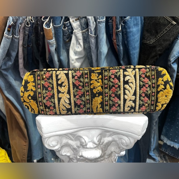 Vintage TAPESTRY carpet bag Fuzzy Velvet Floral beaded top handle frame bag - Picture 8 of 8